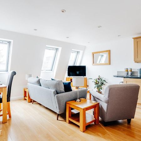 Central 3 Bed Apartment At Regents Court, Newbury Newbury  Dış mekan fotoğraf