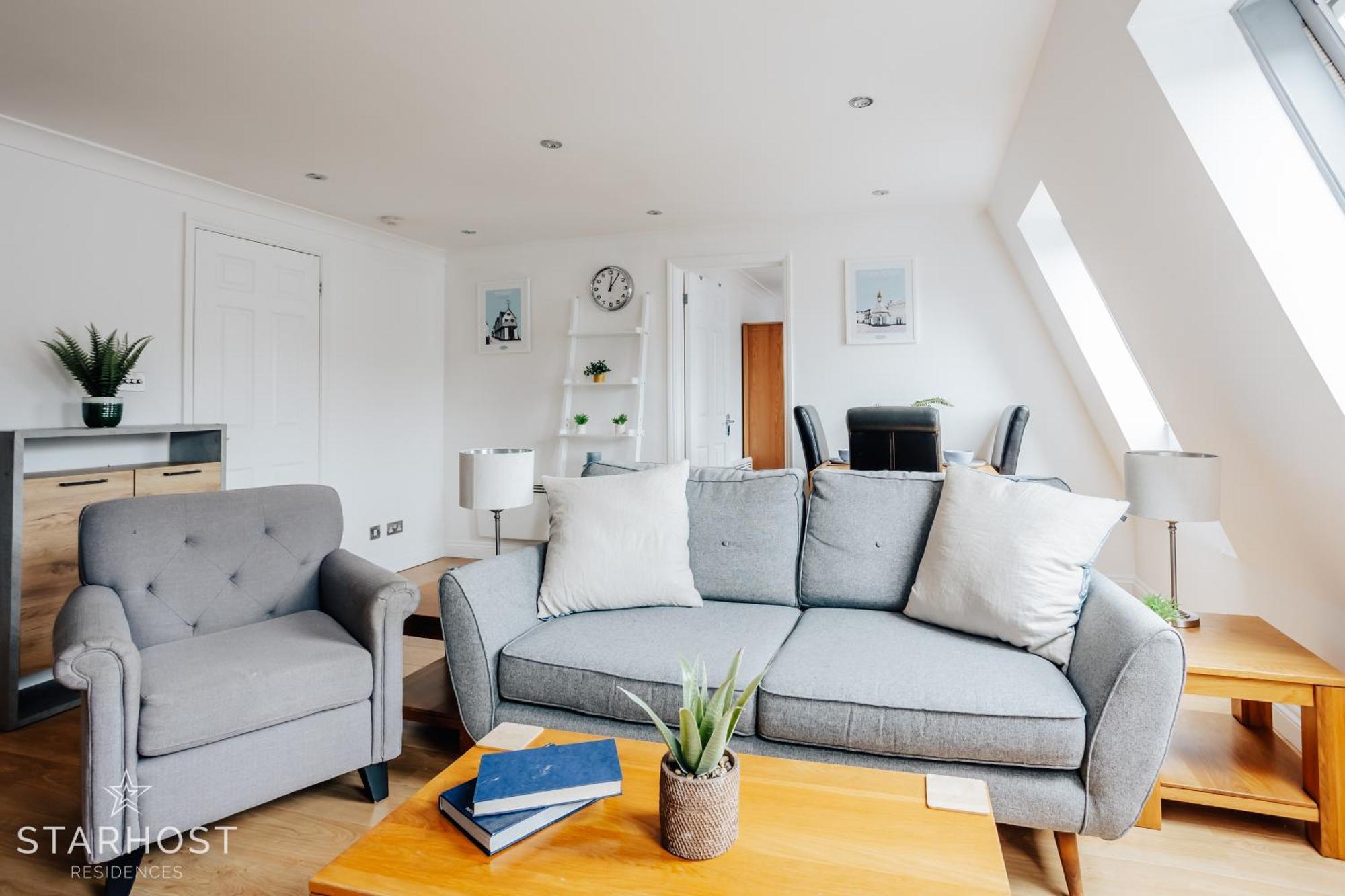 Central 3 Bed Apartment At Regents Court, Newbury Newbury  Dış mekan fotoğraf