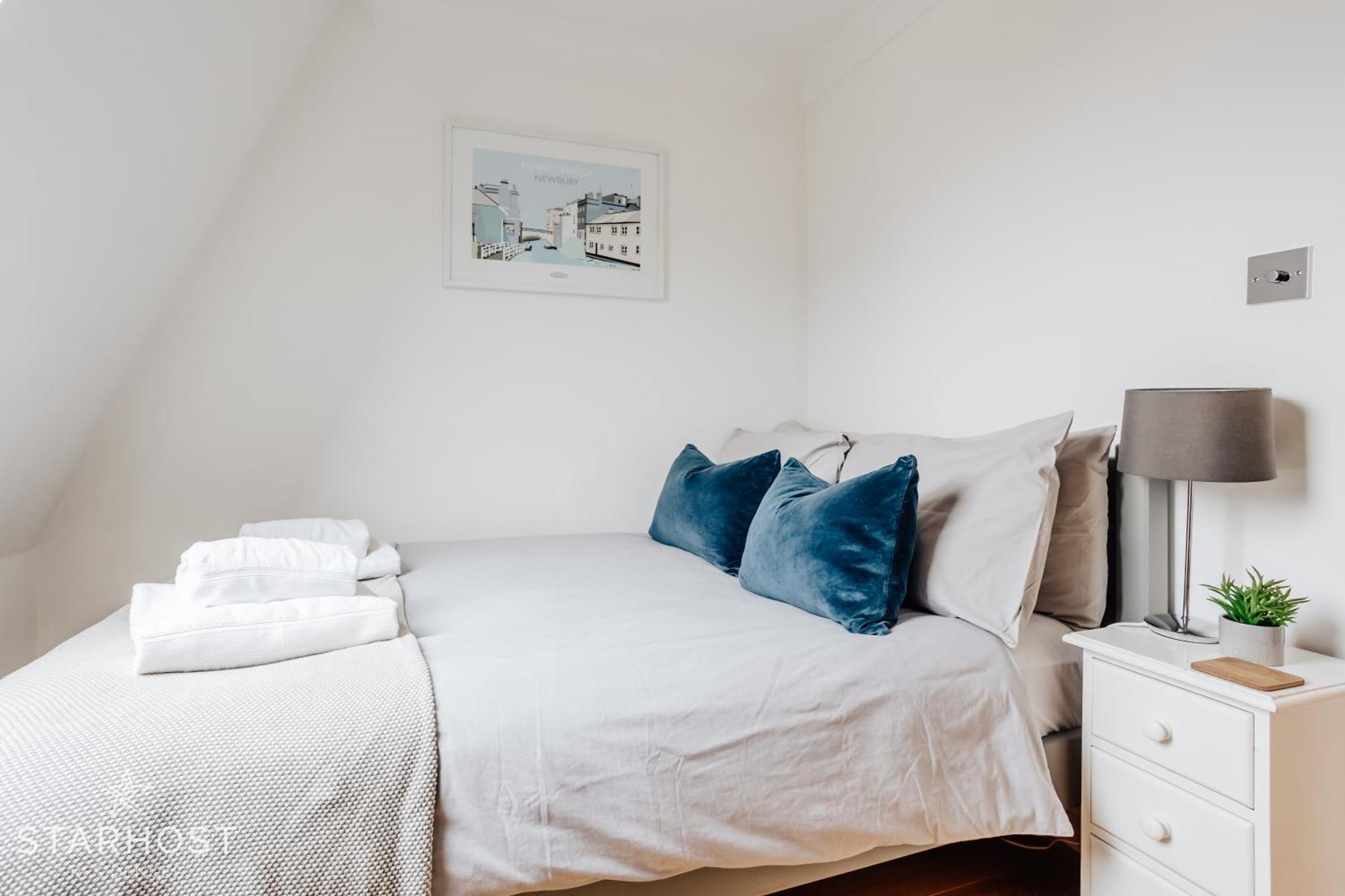 Central 3 Bed Apartment At Regents Court, Newbury Newbury  Dış mekan fotoğraf