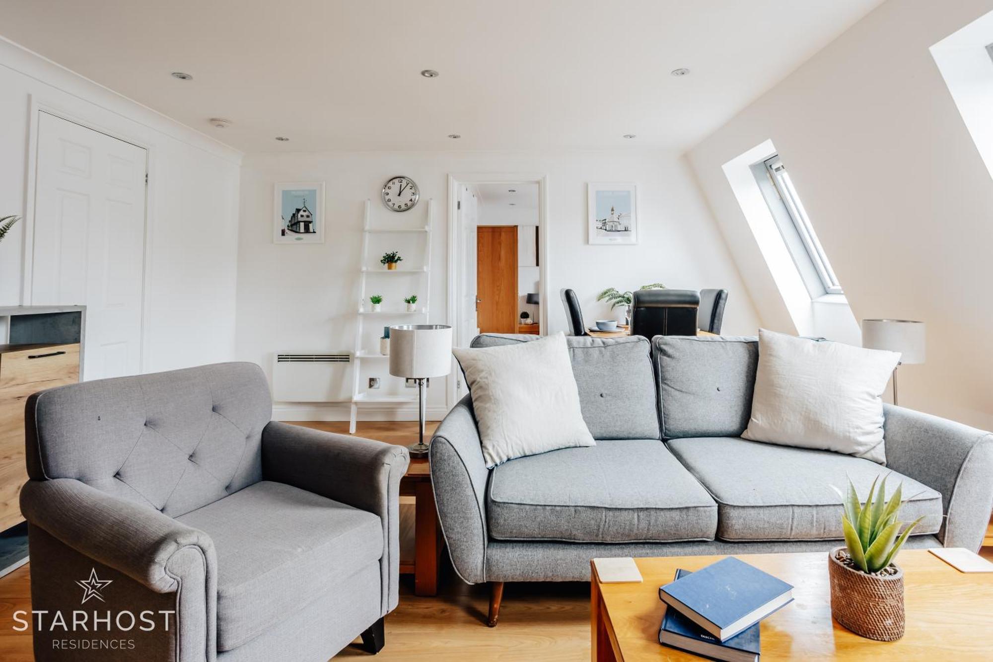 Central 3 Bed Apartment At Regents Court, Newbury Newbury  Dış mekan fotoğraf