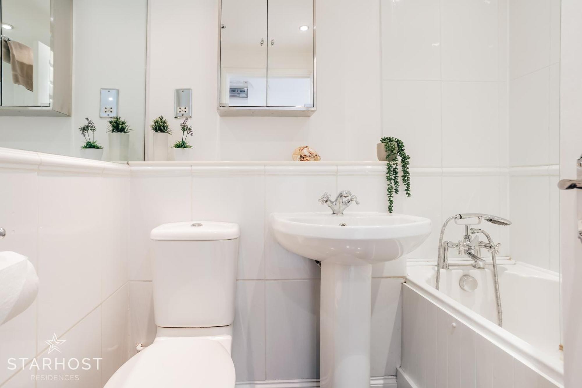 Central 3 Bed Apartment At Regents Court, Newbury Newbury  Dış mekan fotoğraf