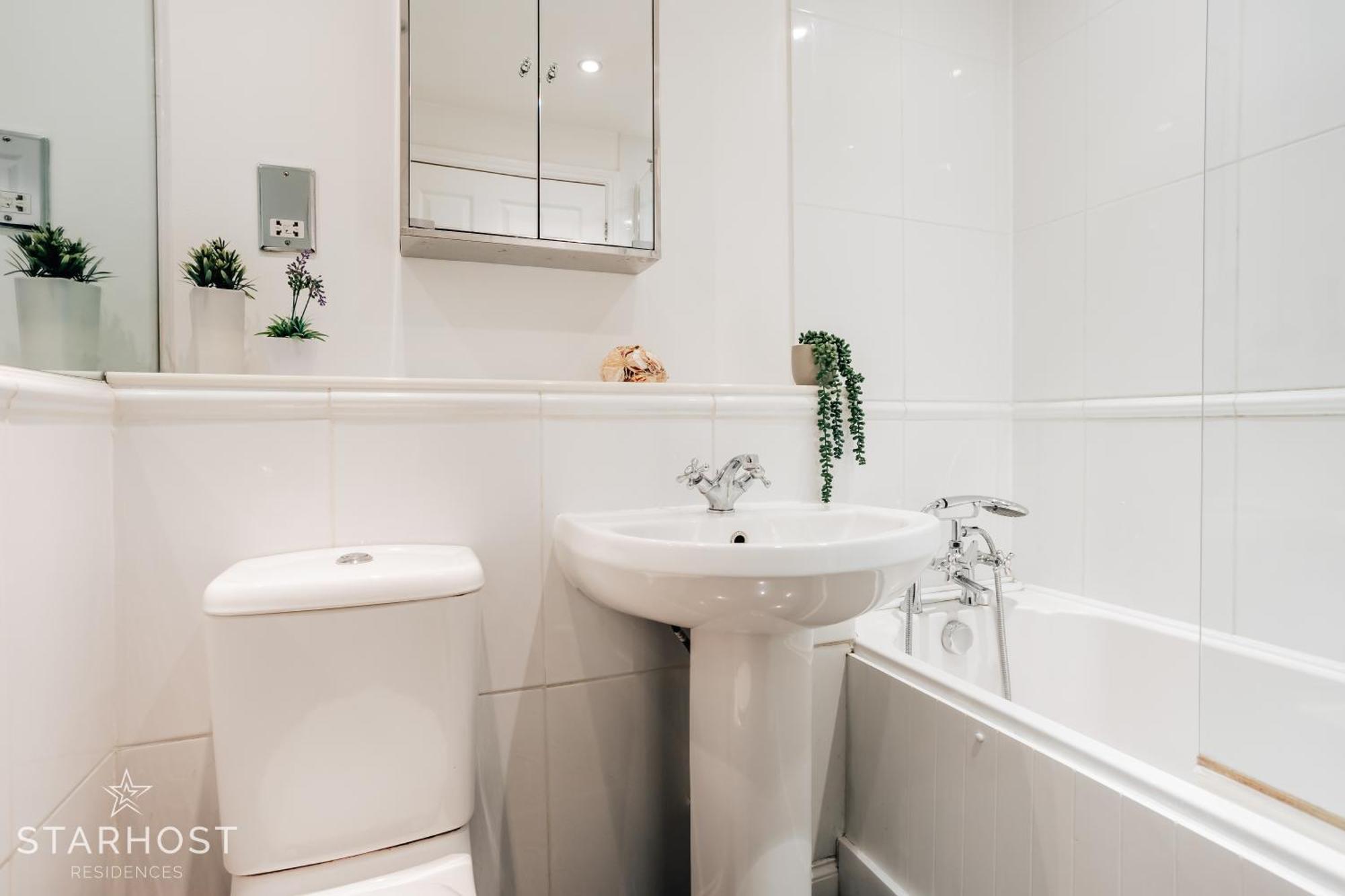 Central 3 Bed Apartment At Regents Court, Newbury Newbury  Dış mekan fotoğraf